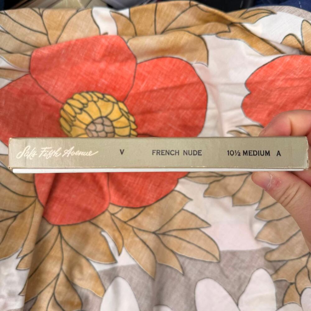 9 Vintage Saks Fifth Avenue Stockings French Nude 10.5 M 8 NOS 1 Open w/ new Box